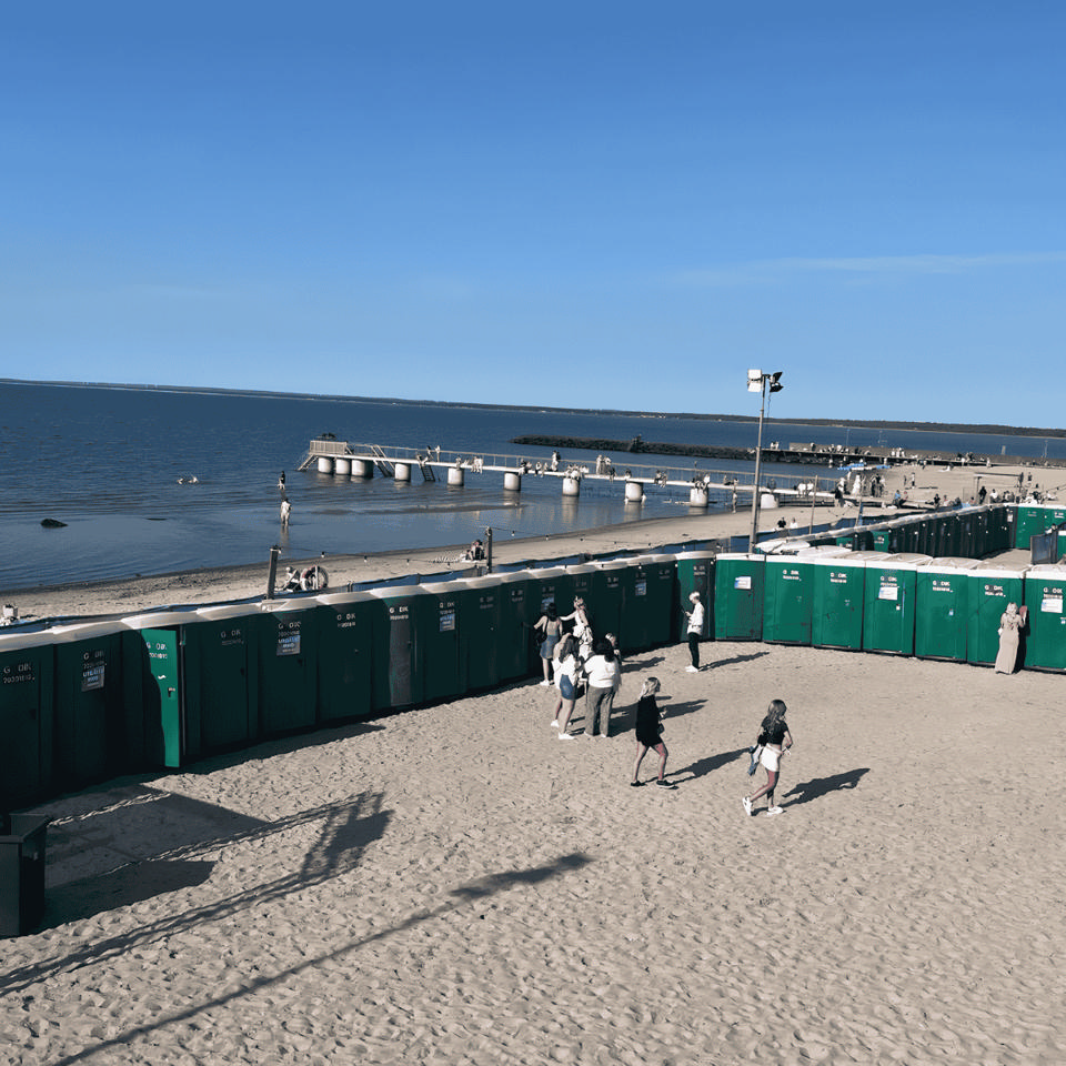 Lad med 14 toiletkabiner m/håndvaske - Løse toiletter med tank