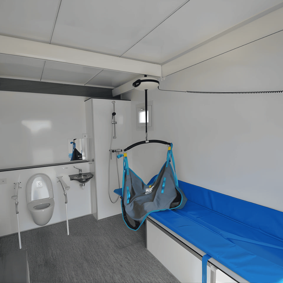 Handicap toilet inkl. travers lift - Pusle- og Handicaptoiletter