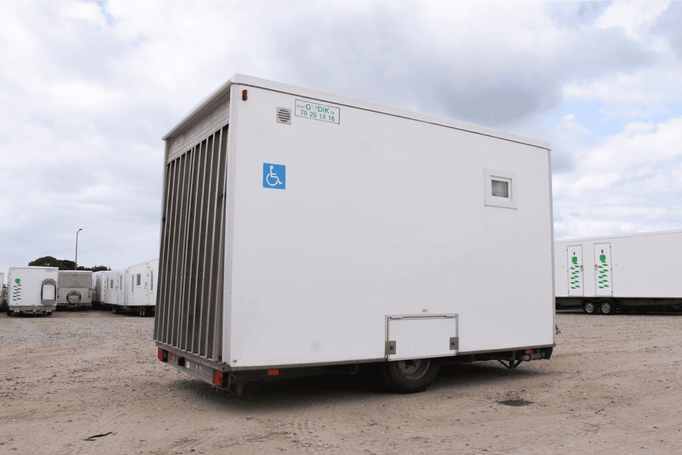 Handicap toilet inkl. travers lift - Pusle- og Handicaptoiletter