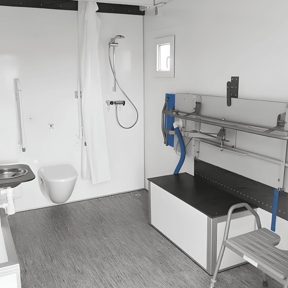 Handicap toiletvogn inkl. lift, bad og tank - Pusle- og Handicaptoiletter