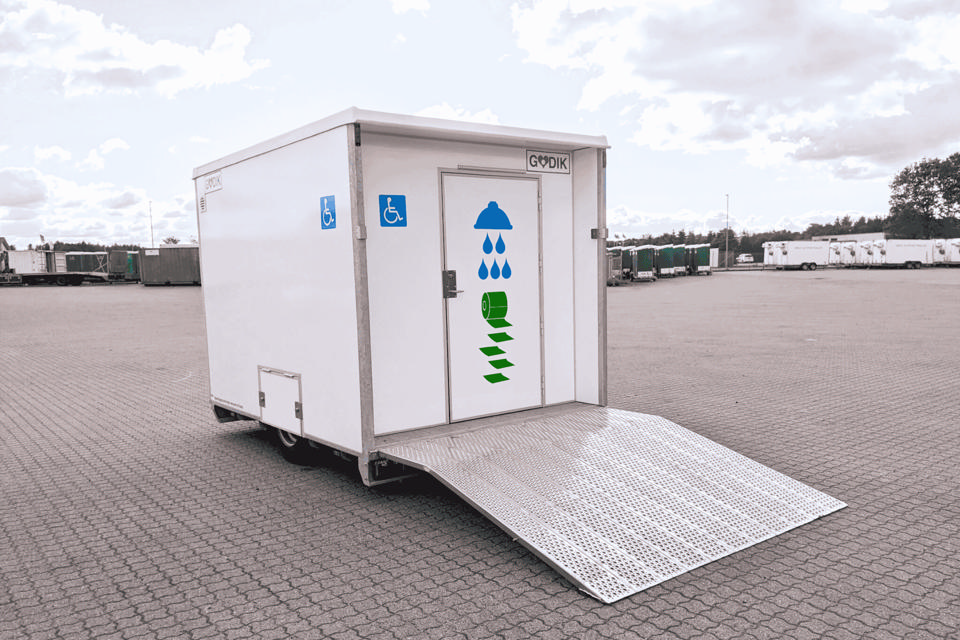 Handicap toiletvogn inkl. lift, bad og tank - Pusle- og Handicaptoiletter