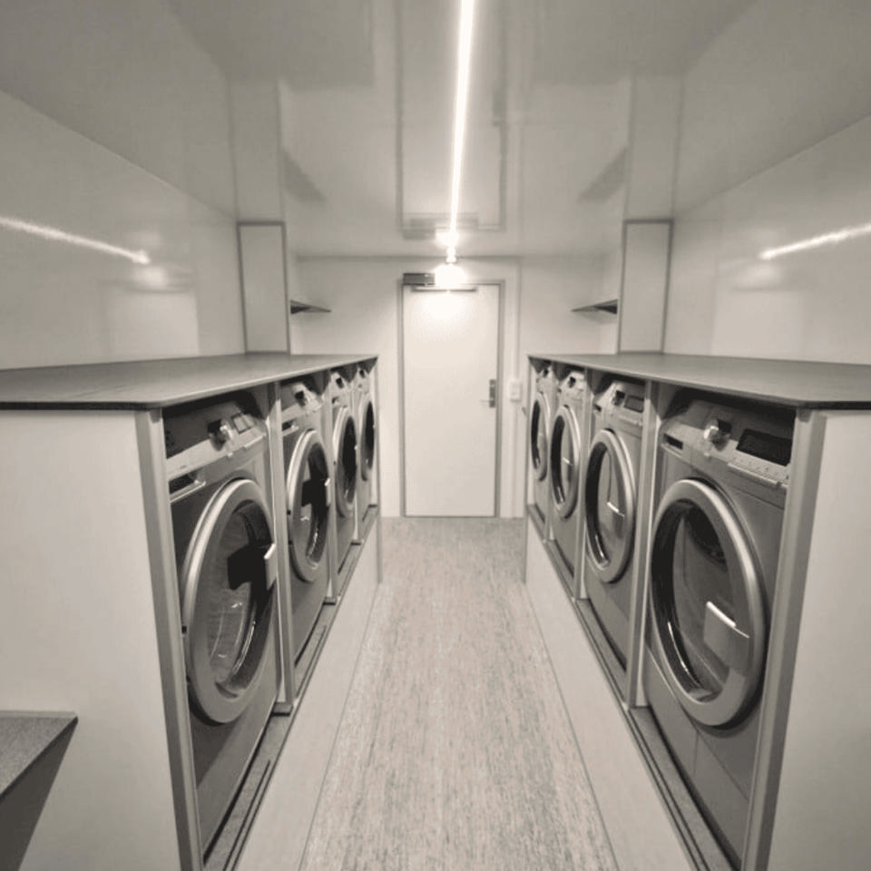 Vaskerivogn m/industrimaskiner - Opvaske- og vaskerivogne