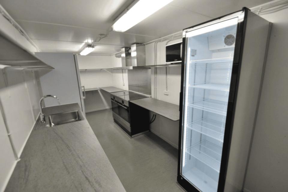 Køkkencontainer m/køl og frys - Køkken- og kantinevogne