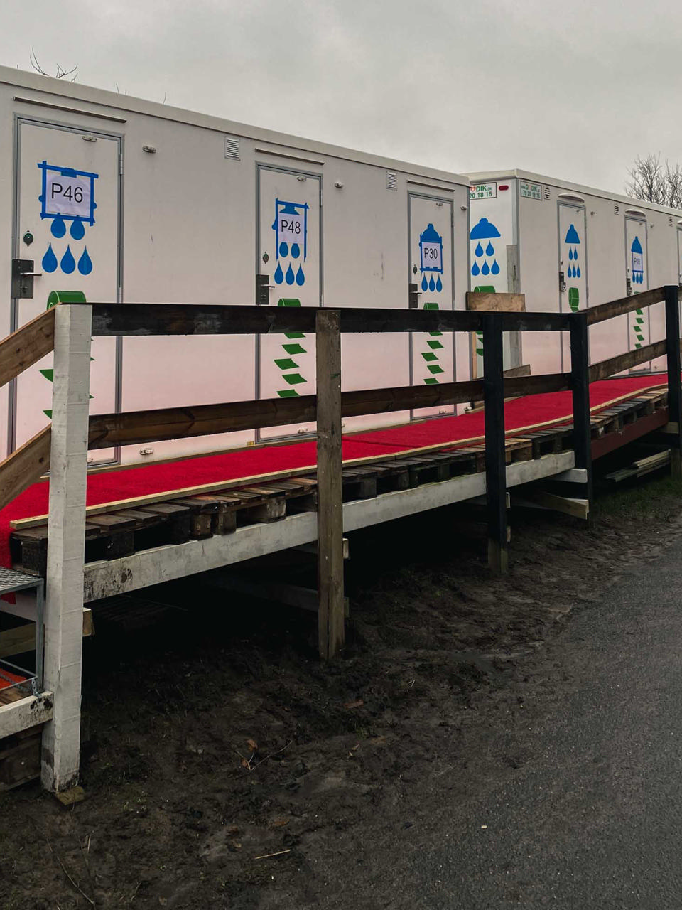 Bade- og toiletvogn med seperate rum